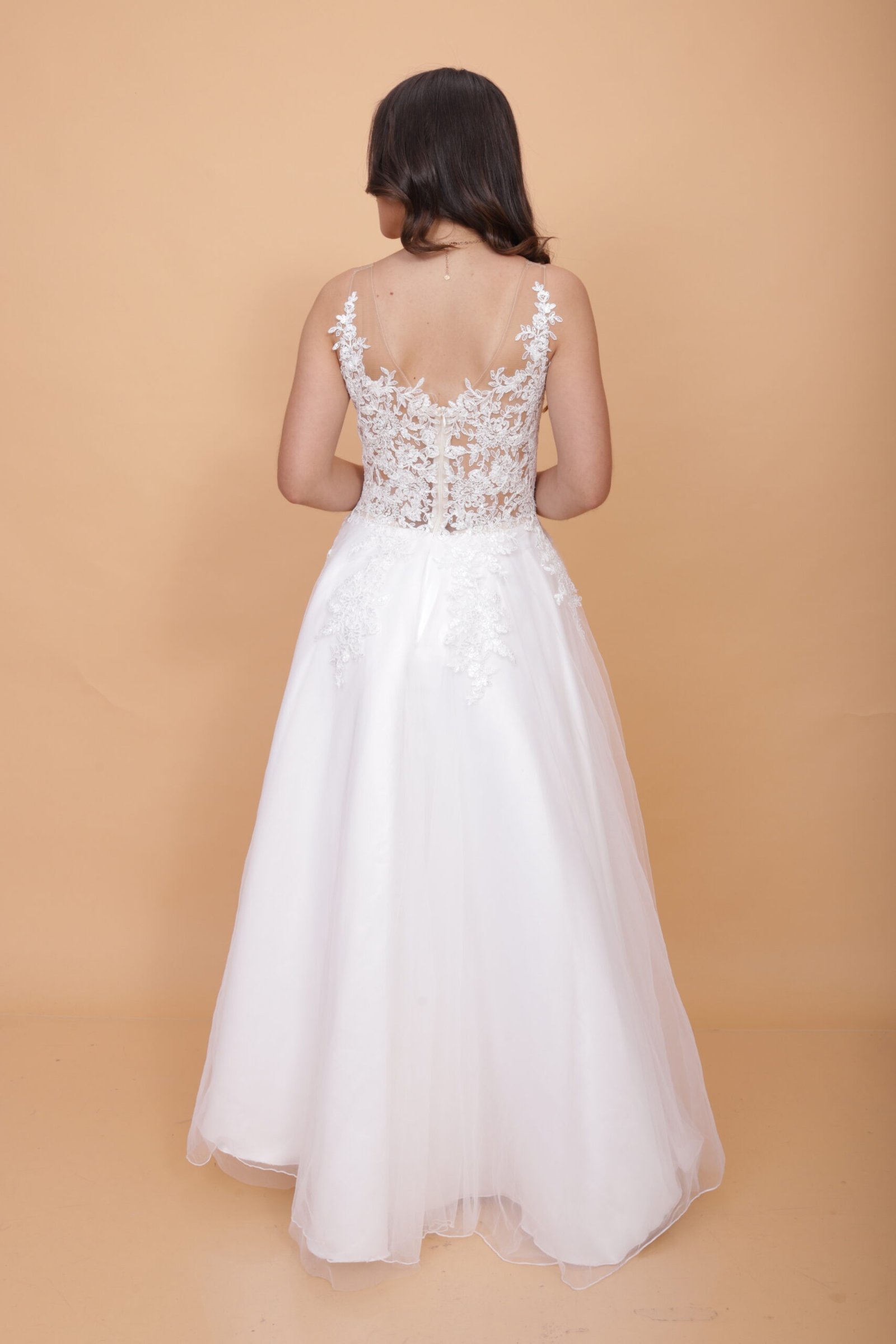 Novia religiosa Bety tul faldon decorado - Imagen 10